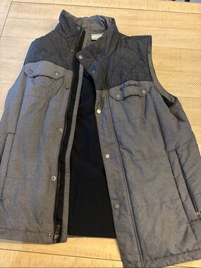 Columbia Men's Heather Gray Quilted Vest with Dark Yoke